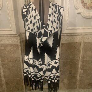 New Directions. Size M. Cotton Open Front. Fringed. Sleeveless Sweater. B85.